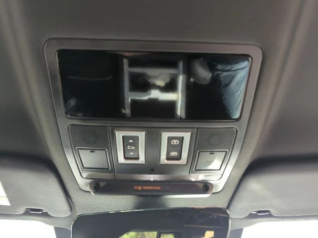 Used 2025 White Land Rover S image 20
