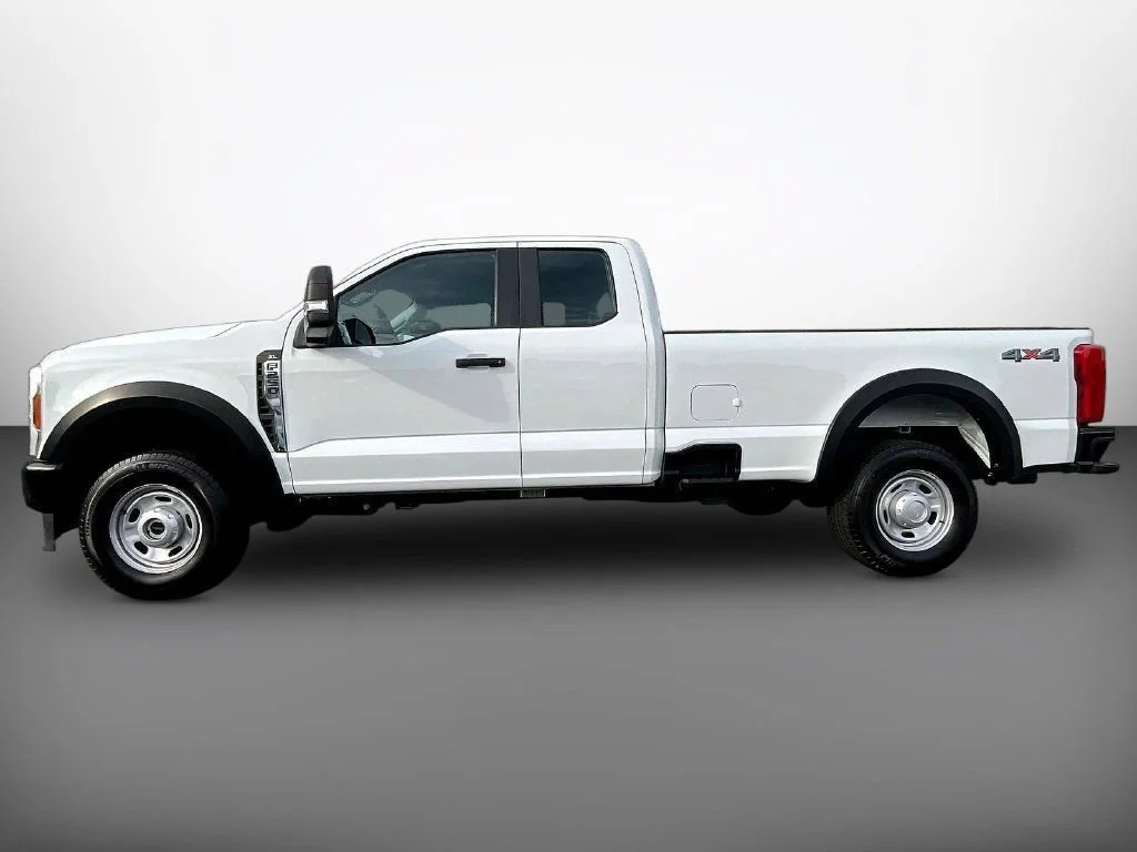 Used 2025 Oxford White Ford XL image 4