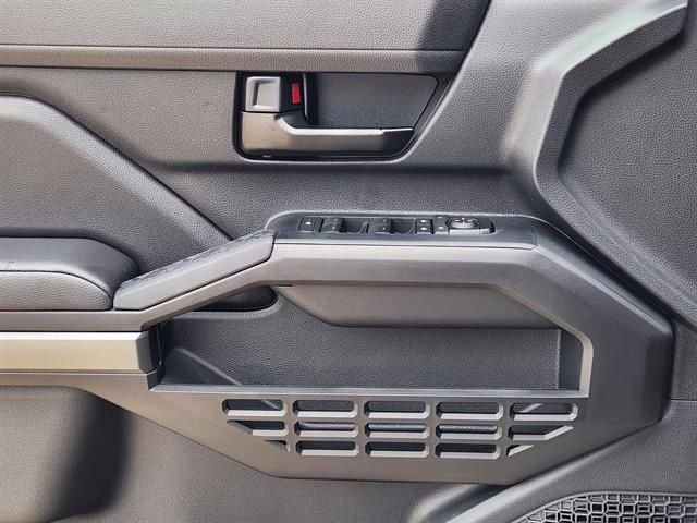 2025 Toyota Tacoma SR5 - Photo 16