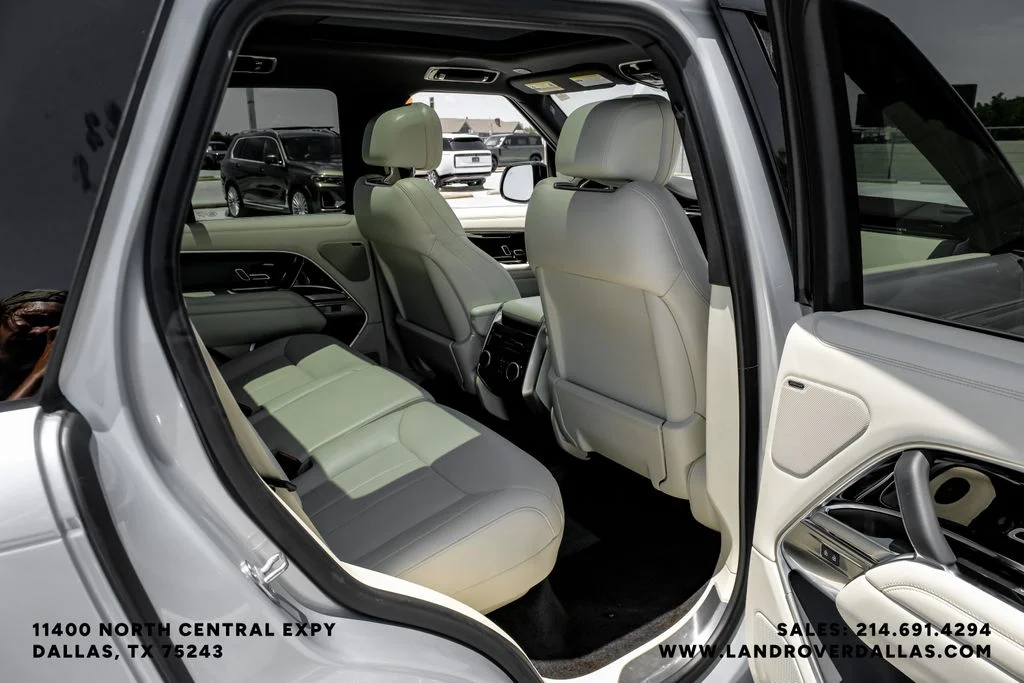 Used 2023 Hakuba Silver Metallic Land Rover SE image 40