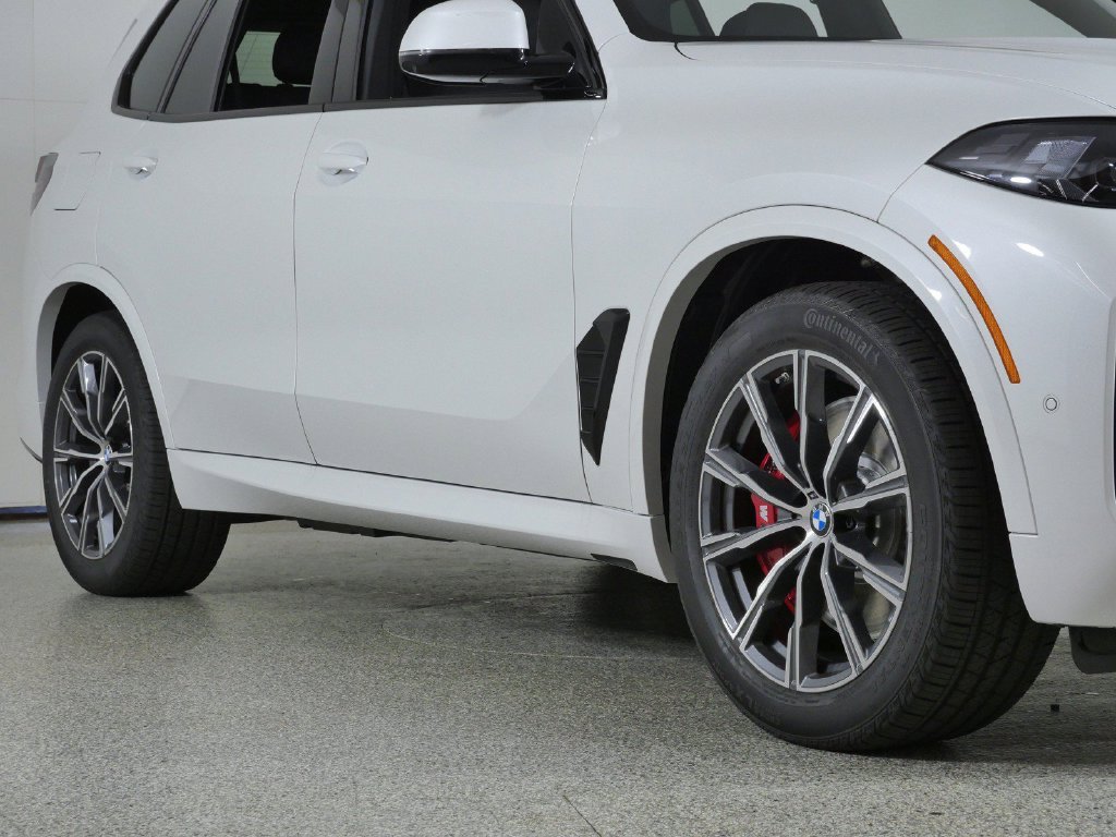 New 2026 Mineral White Metallic BMW xDrive50e image 6