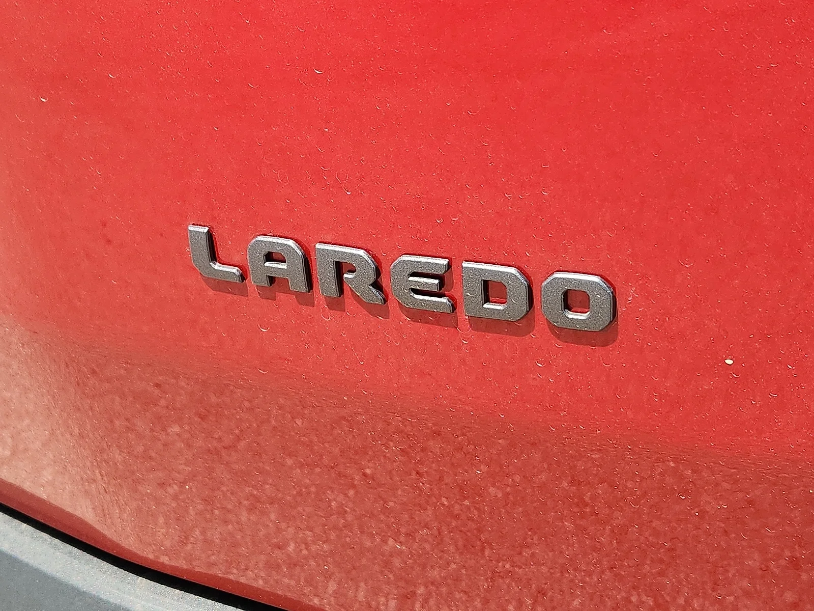 New 2026 Red Hot Pearl-Coat  Paint Jeep LAREDO 4X4 image 9