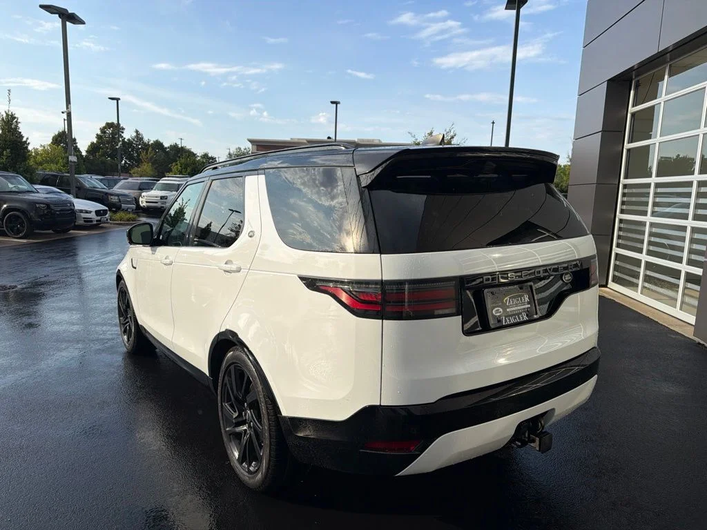 Used 2023 Fuji White Land Rover S R-Dynamic image 3