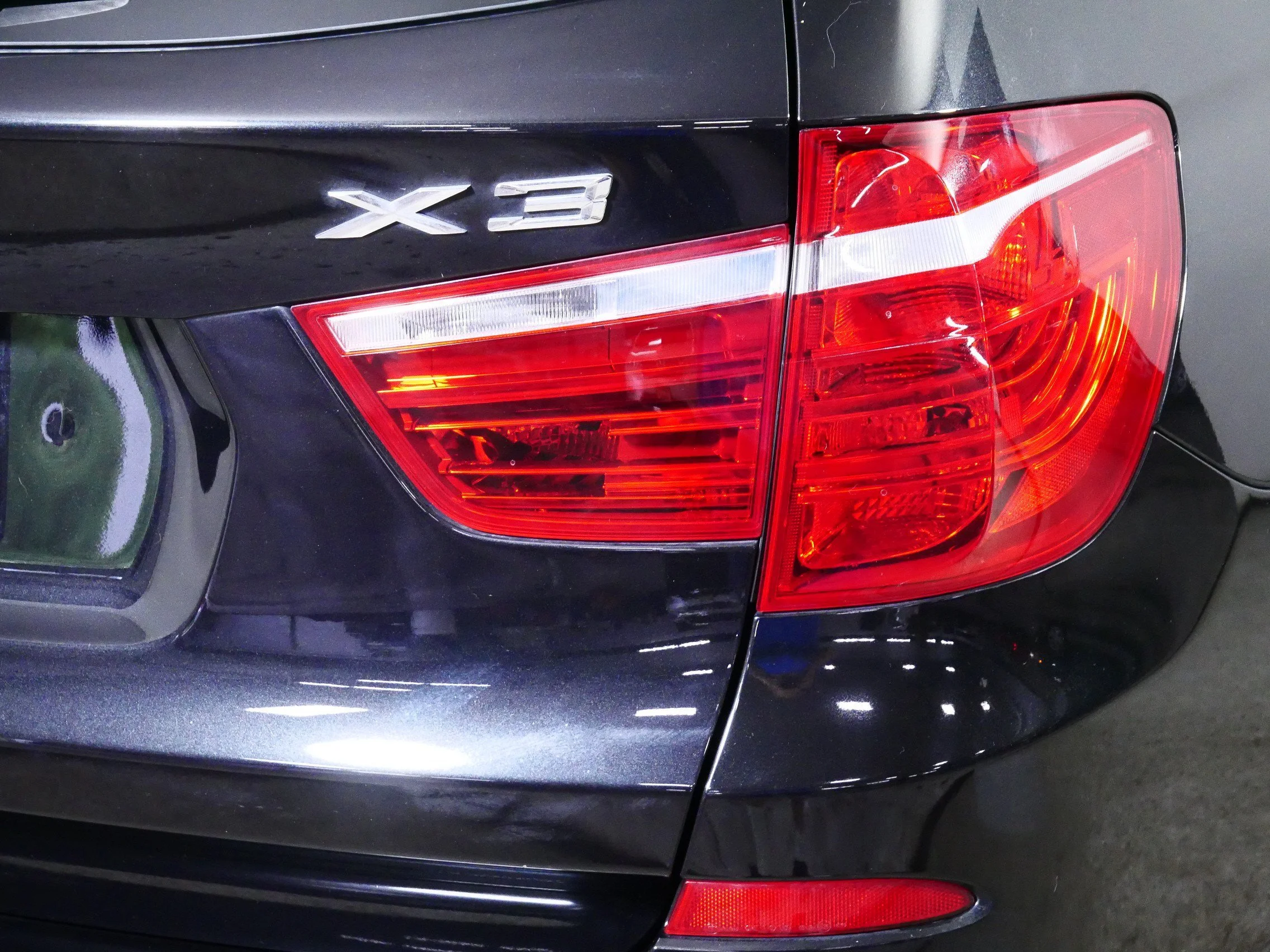 Used 2013 Black Sapphire Metallic BMW xDrive28i image 17