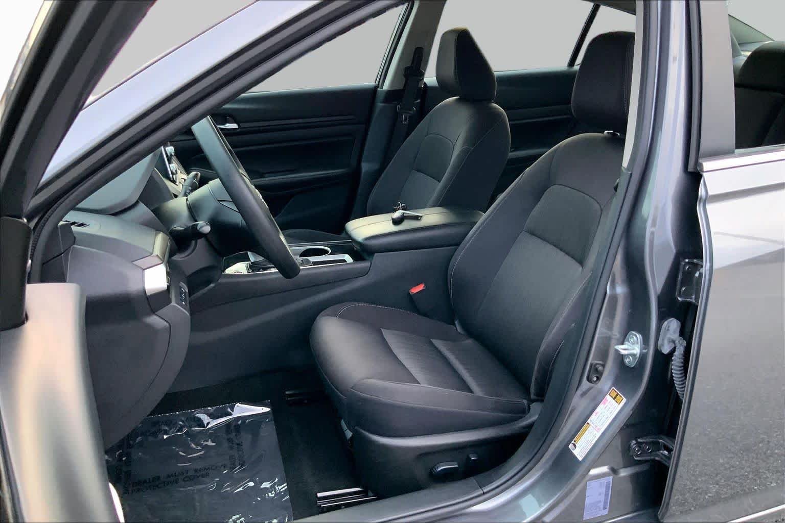 Used 2024 Gun Metallic Nissan 2.5 SV image 8