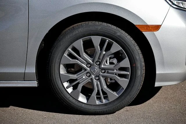 2026 Honda Odyssey Touring - Photo 15