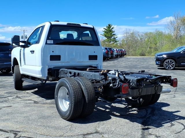 New 2026 Oxford White Ford F-350® XL image 4