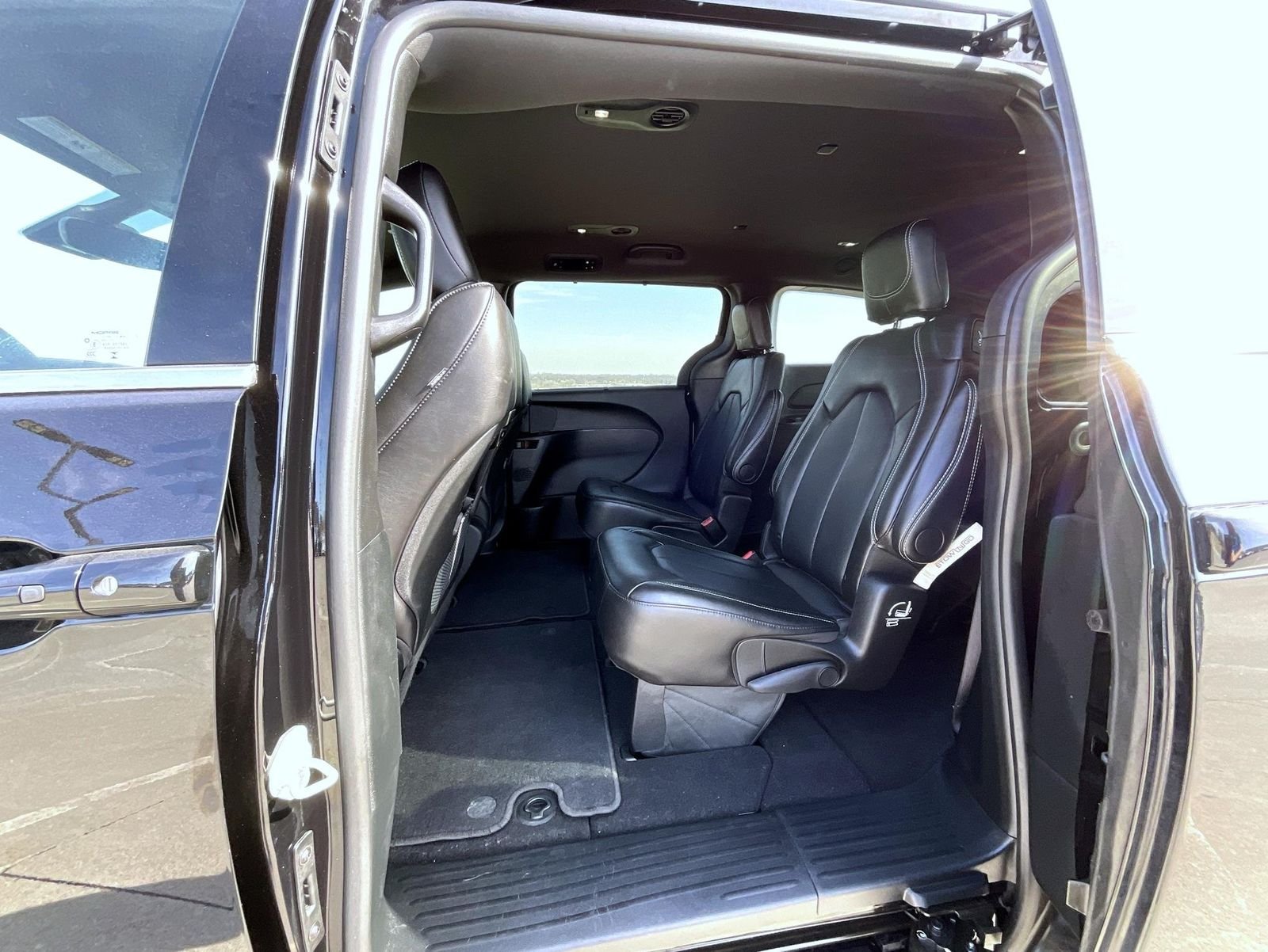 Used 2025 Black Chrysler Select image 21