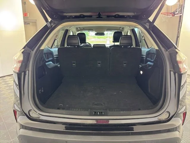 Used 2022  Ford Titanium image 22