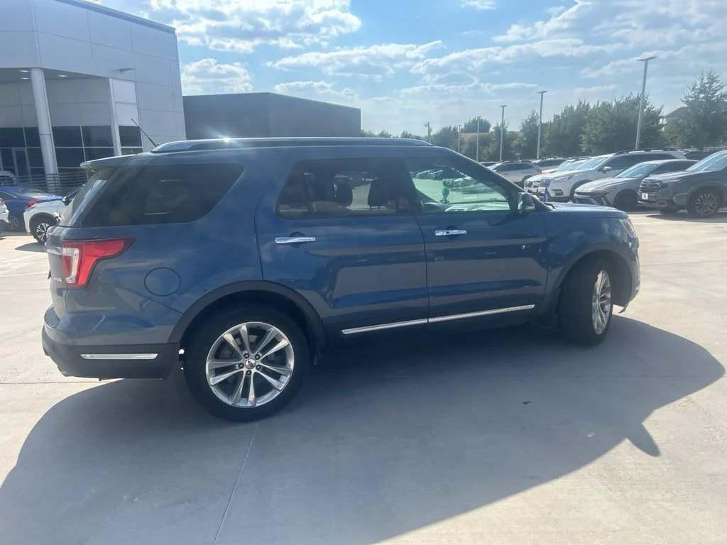 Used 2018 Blue Ford Limited image 3