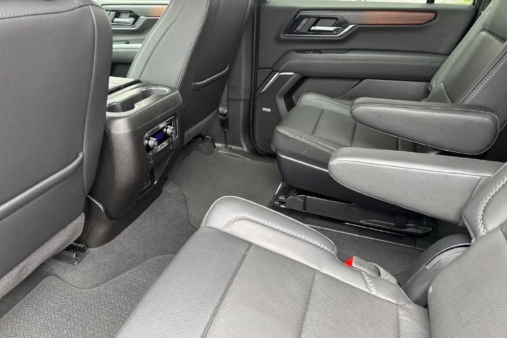 2025 GMC Yukon XL Denali - Photo 12