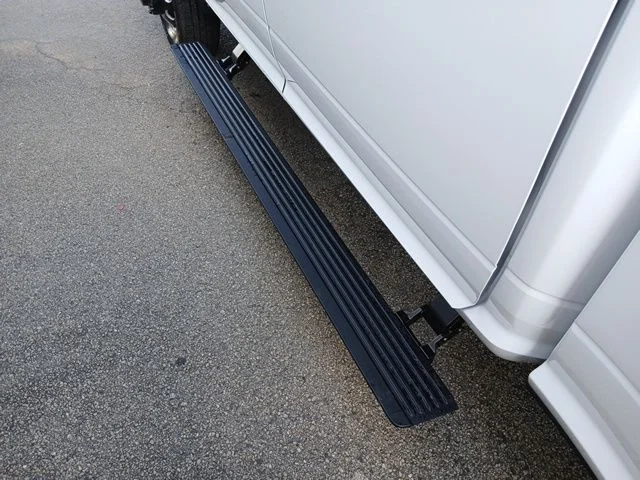 New 2026 Bright White Clear-Coat Exterior Paint RAM Laramie image 11