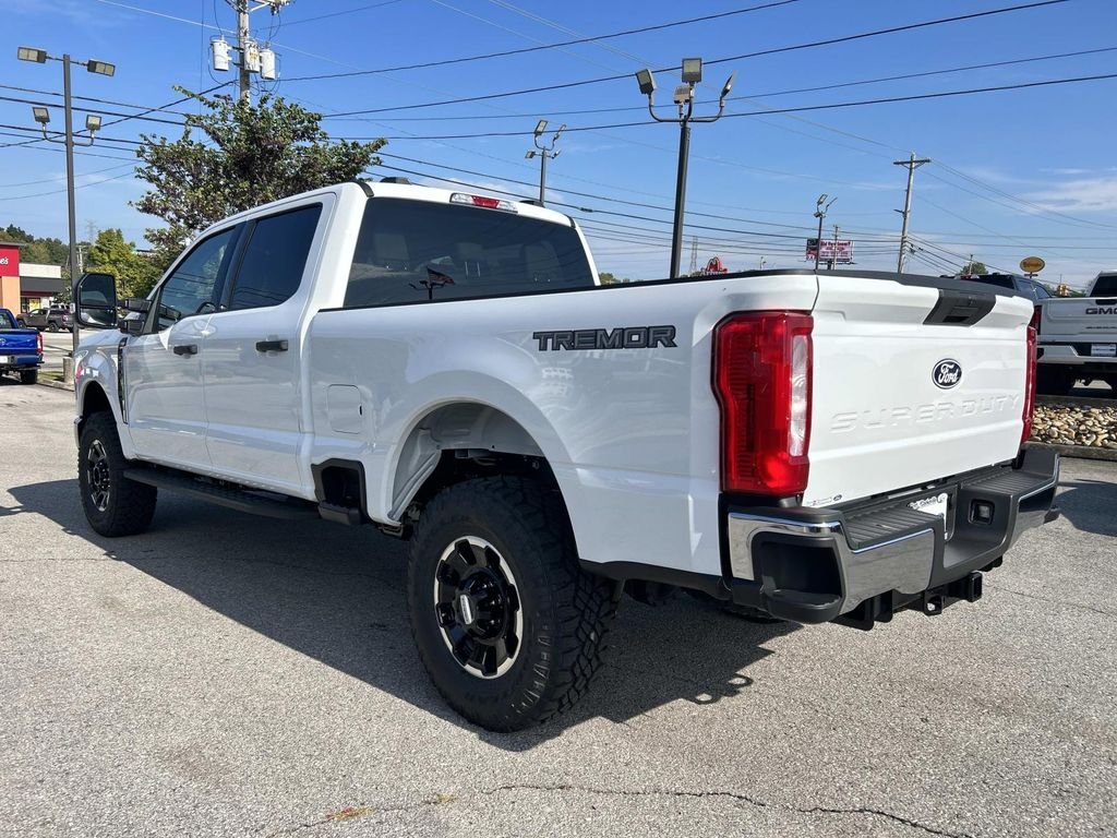 New 2027 Oxford White Ford F-250® XLT image 6