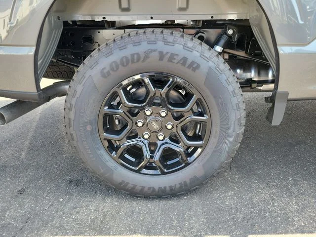 New 2026 Carbonized Gray Metallic Ford XLT image 5