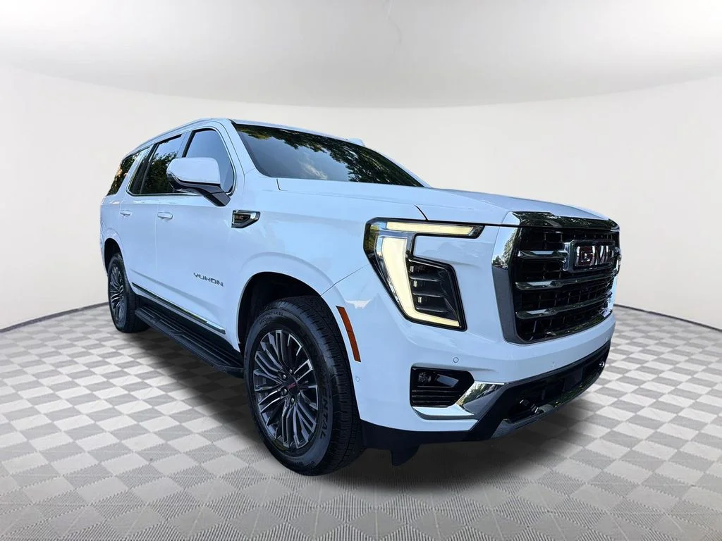 Used 2025 White GMC Elevation image 3