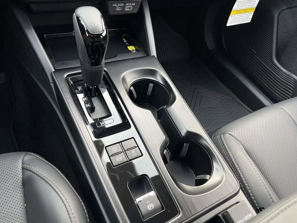 Used 2026 Crystal White Pearl Subaru Limited image 21