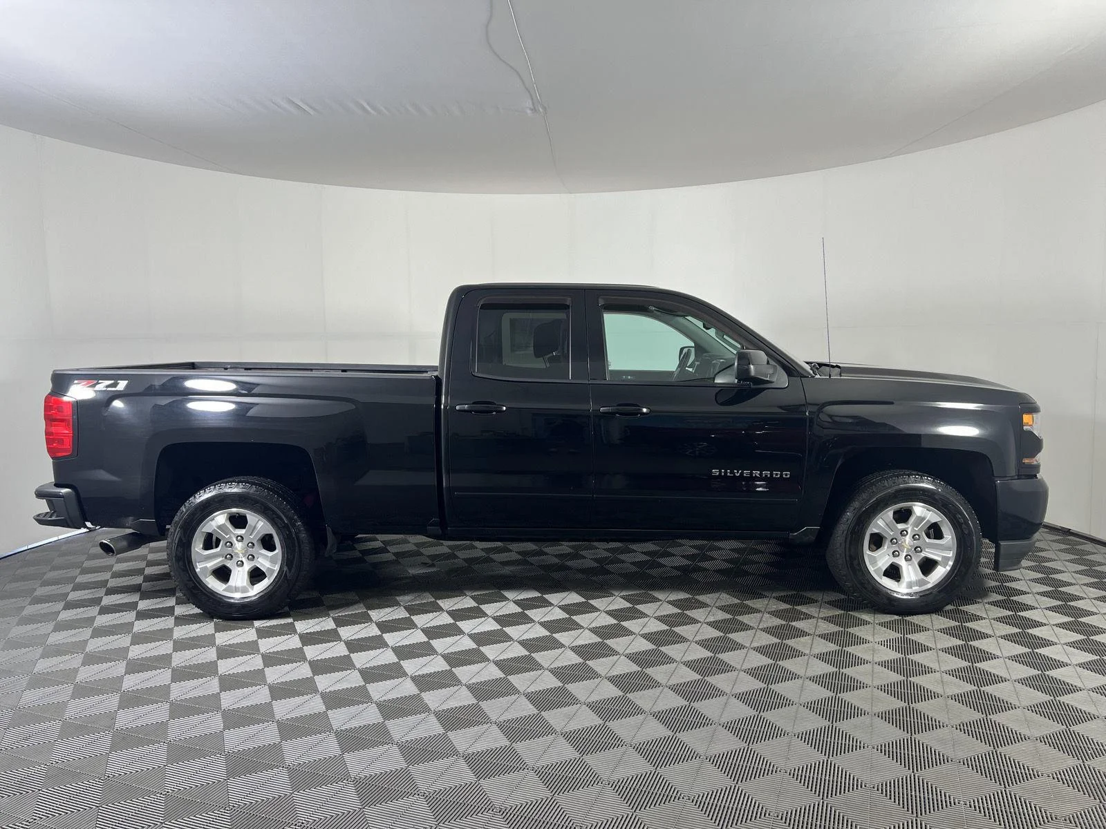 Used 2018 Black Chevrolet LT image 2