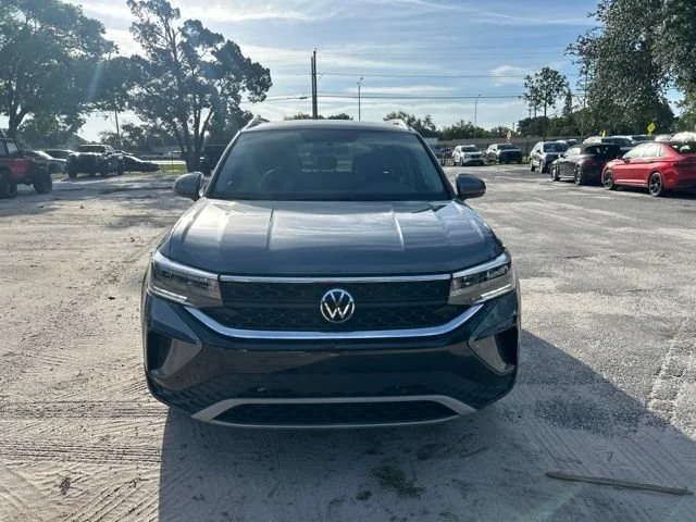 Used 2022 Gray Volkswagen SE image 15