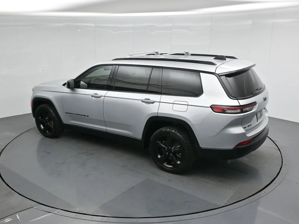 Certified Used 2021 Silver Jeep Altitude image 40