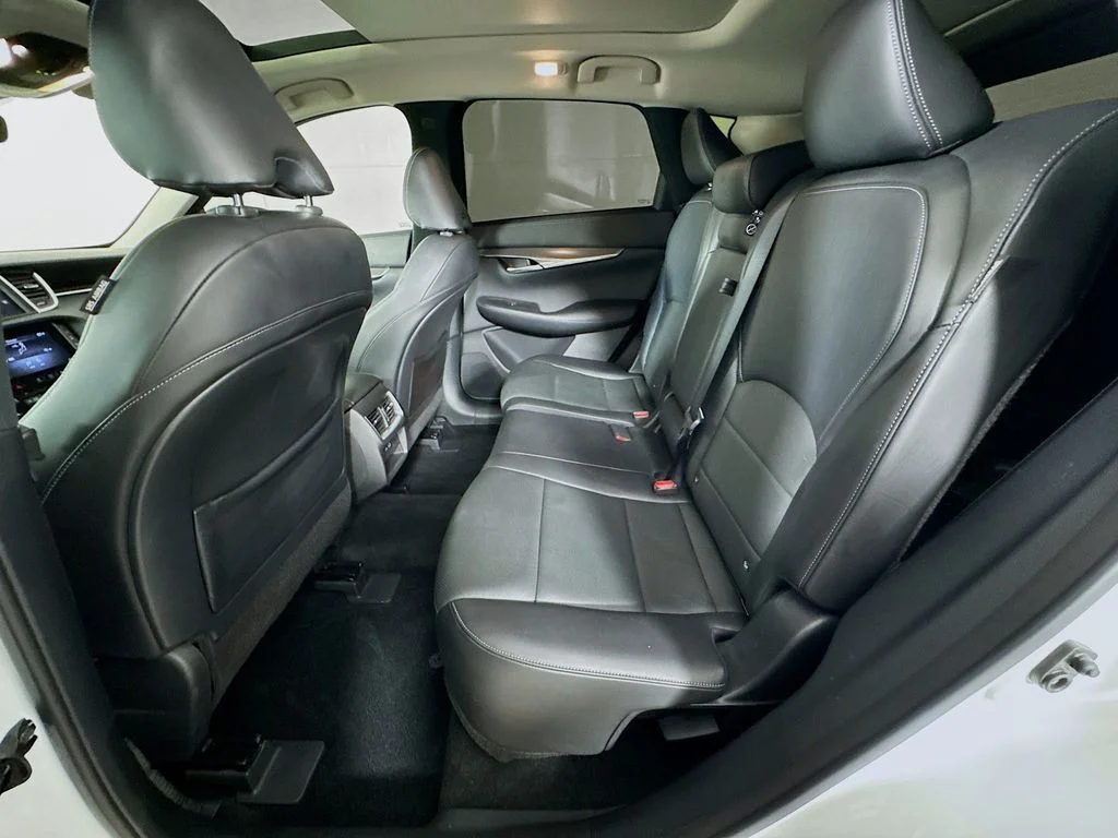 Certified Used 2023 White INFINITI LUXE image 30