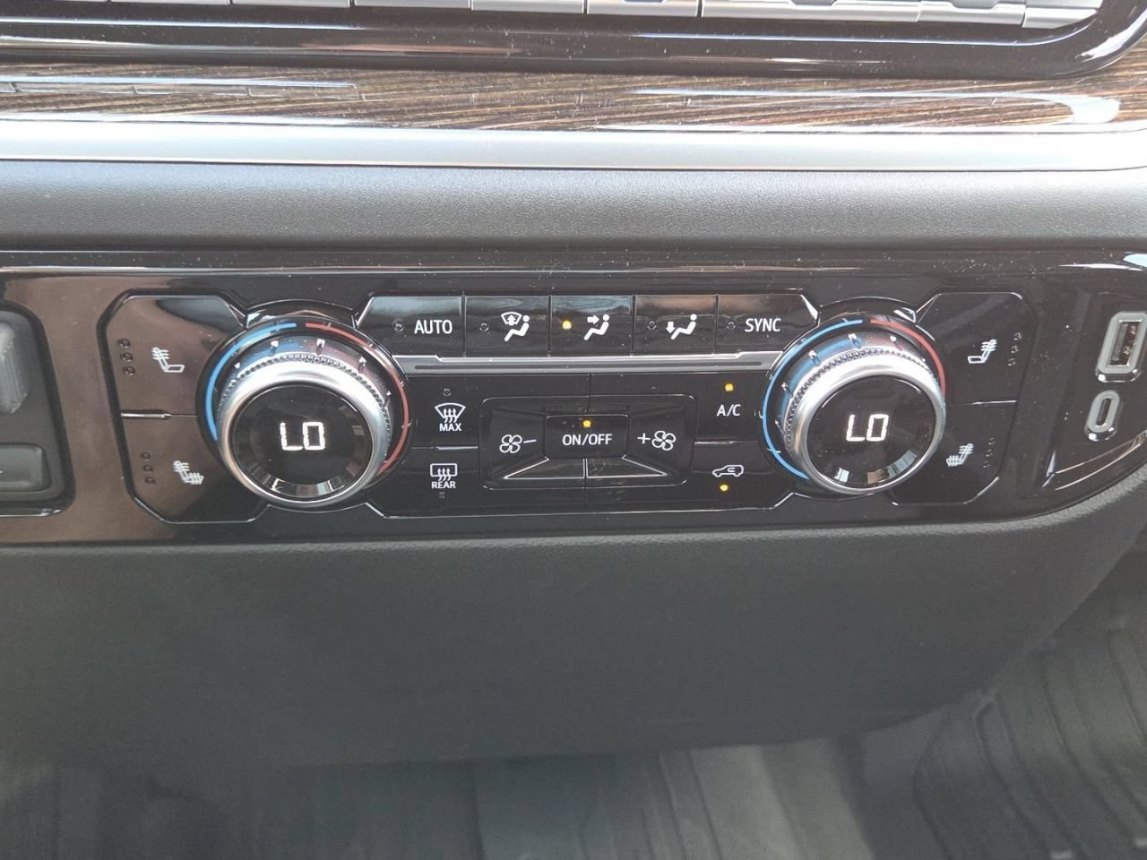 New 2026 Summit White GMC Elevation image 31
