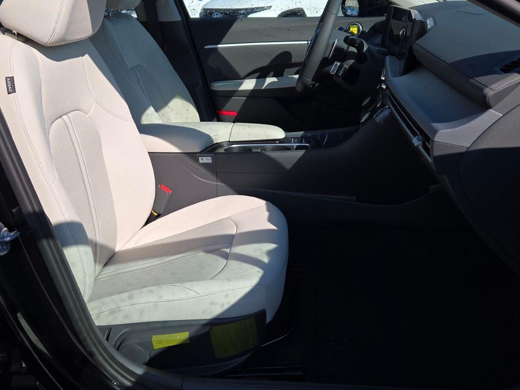 New 2026 Black Hyundai SEL Sport image 7