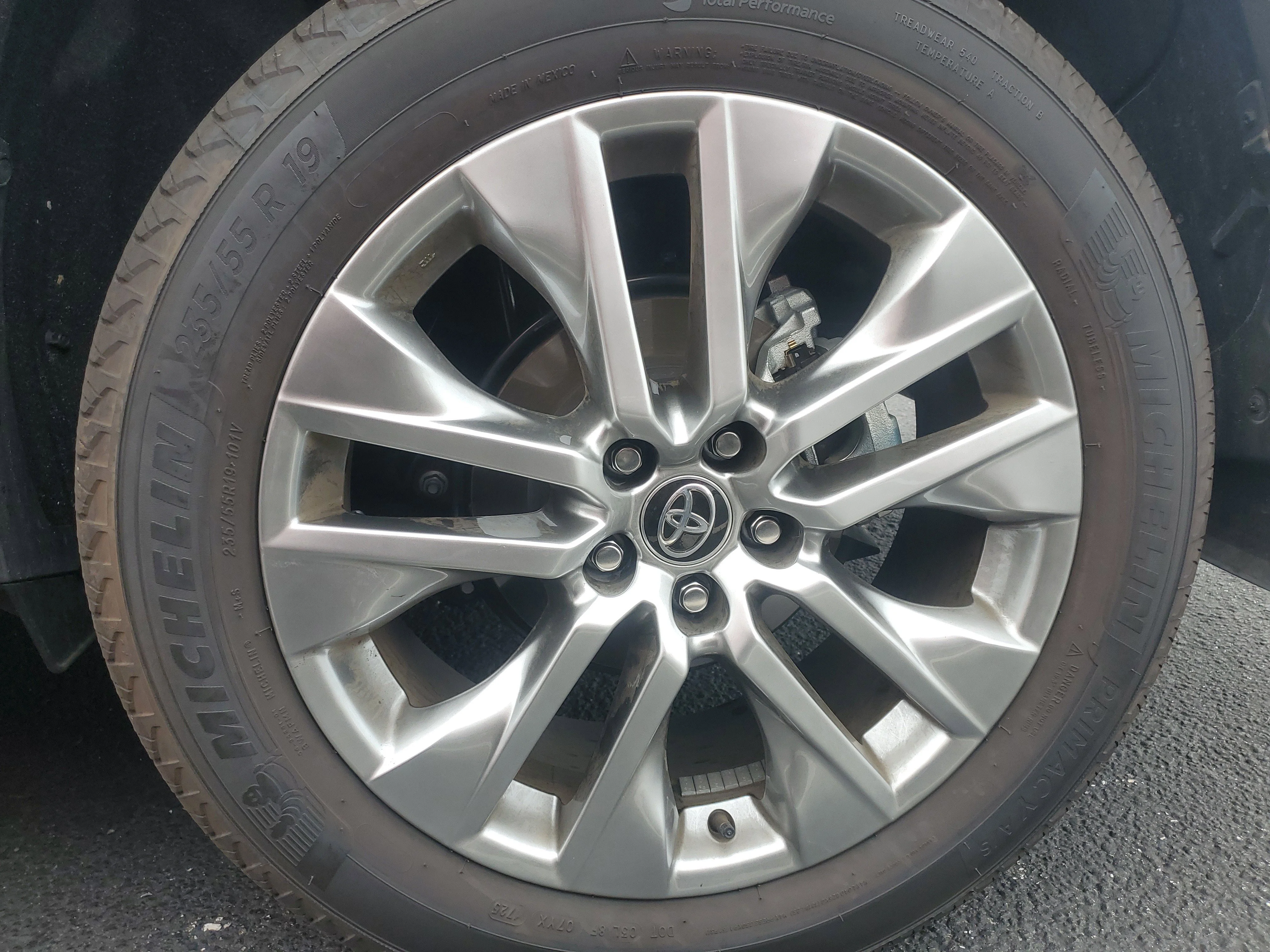 Used 2025 Midnight Black Metallic Toyota XLE Premium image 4