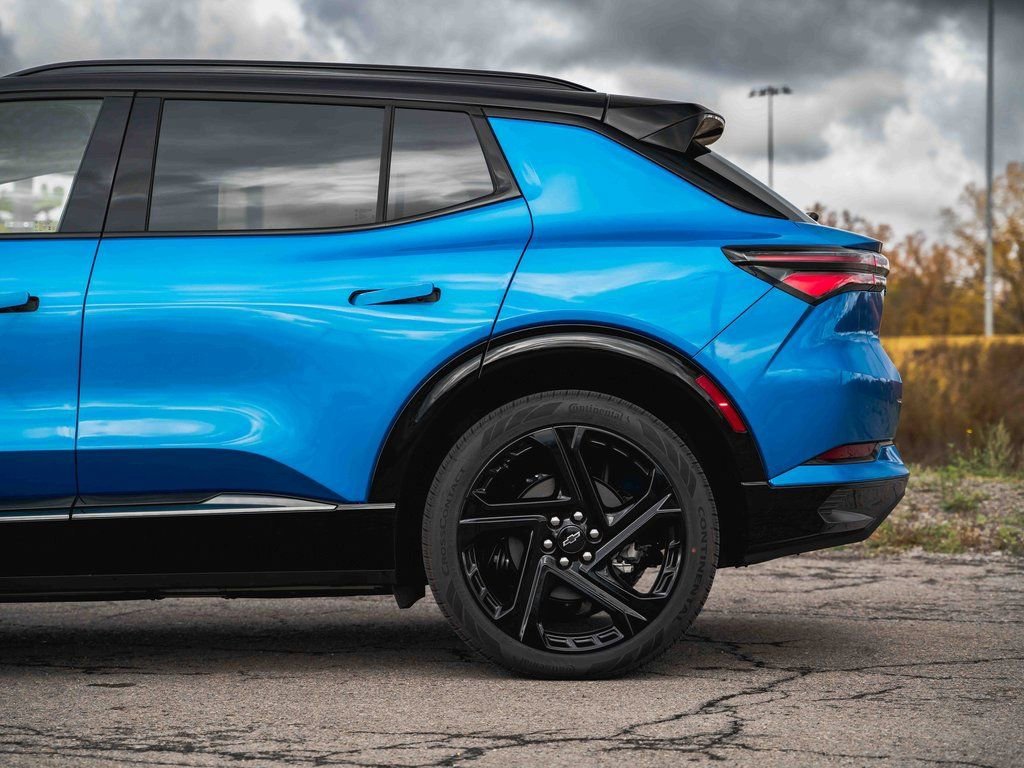 2025 Chevrolet Equinox EV RS - Photo 13