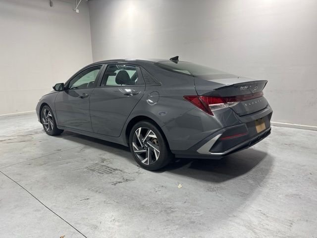 Used 2025 Gray Hyundai SEL Sport image 8
