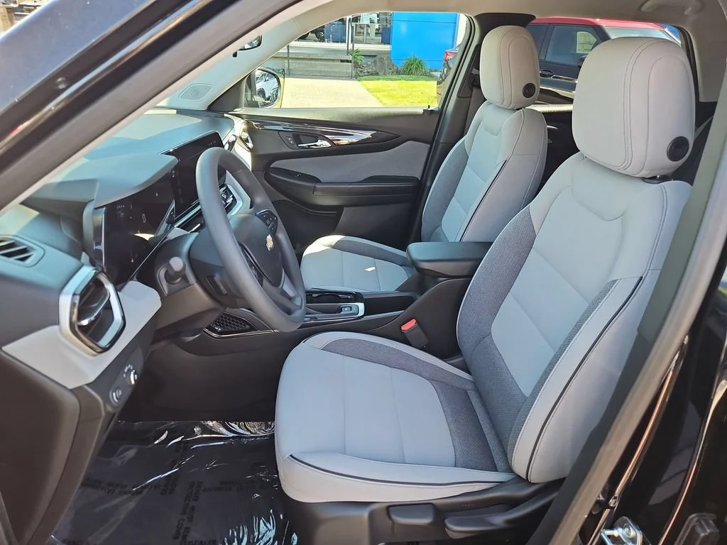New 2026 Mosaic Black Metallic Chevrolet LT image 21