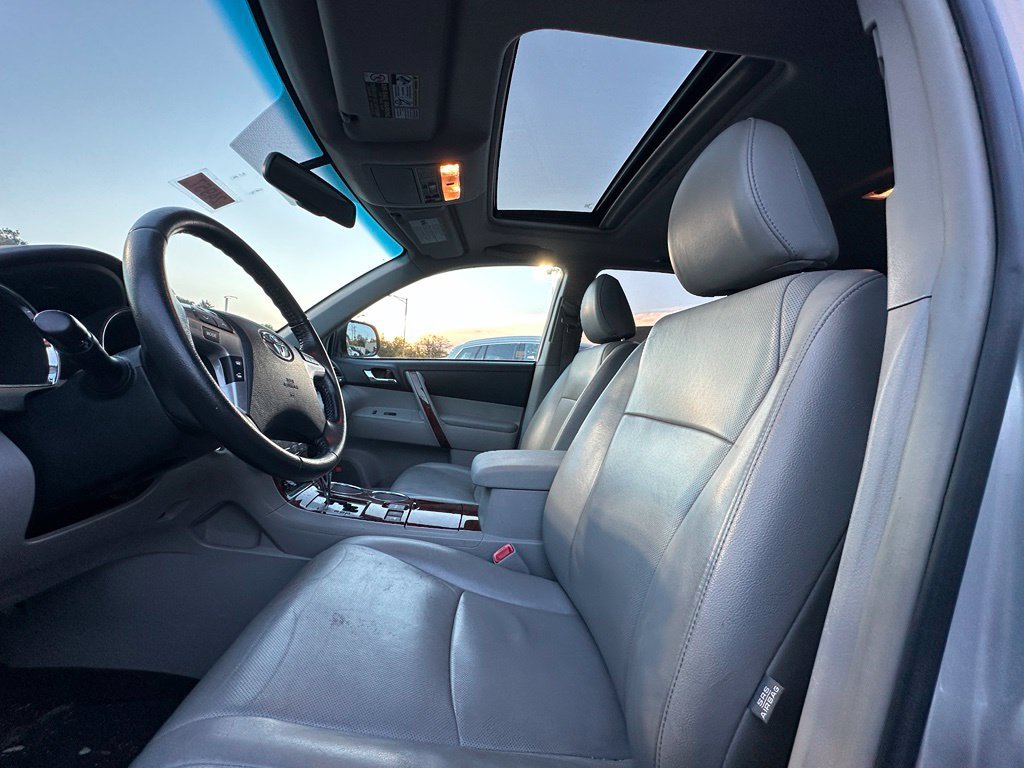 Used 2013 Silver Toyota Limited image 10