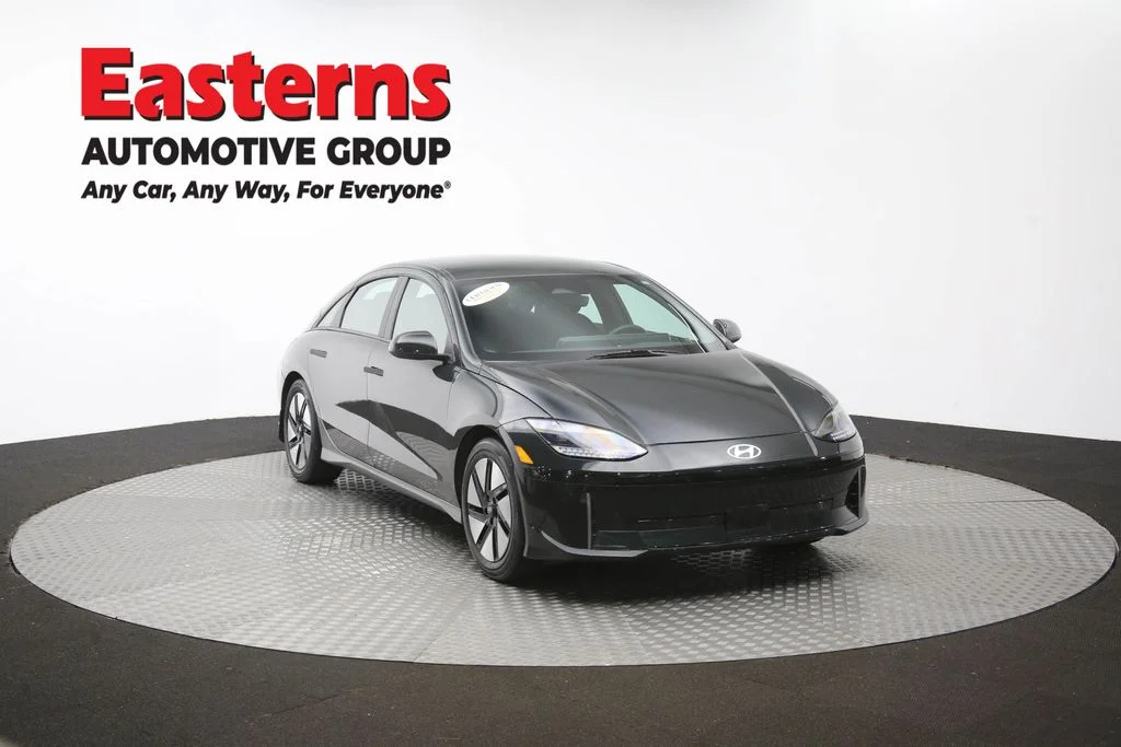 Used 2024 Green Hyundai SE image 50