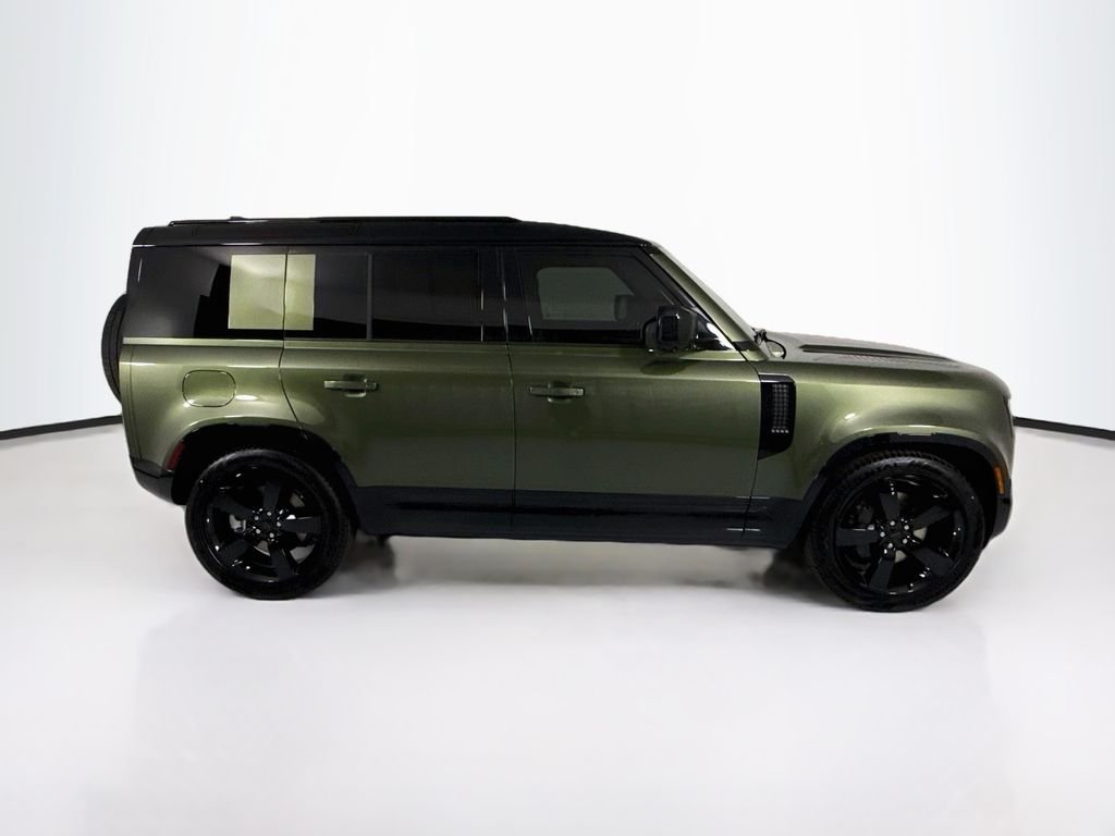 New 2026 Woolstone Green Land Rover X-Dynamic SE image 4