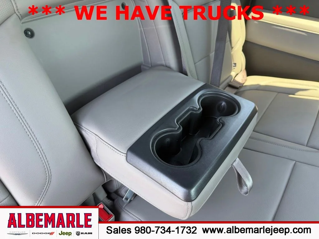 Used 2020 White GMC SLT image 38