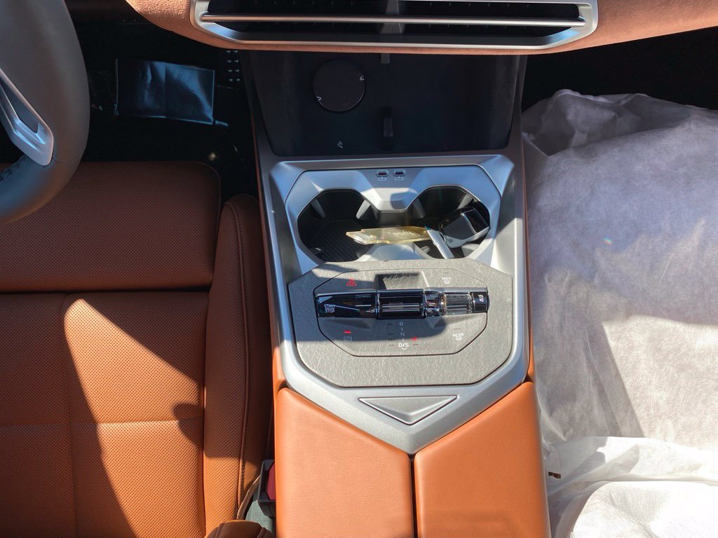 New 2027 Mineral White Metallic BMW 40 xDrive image 12