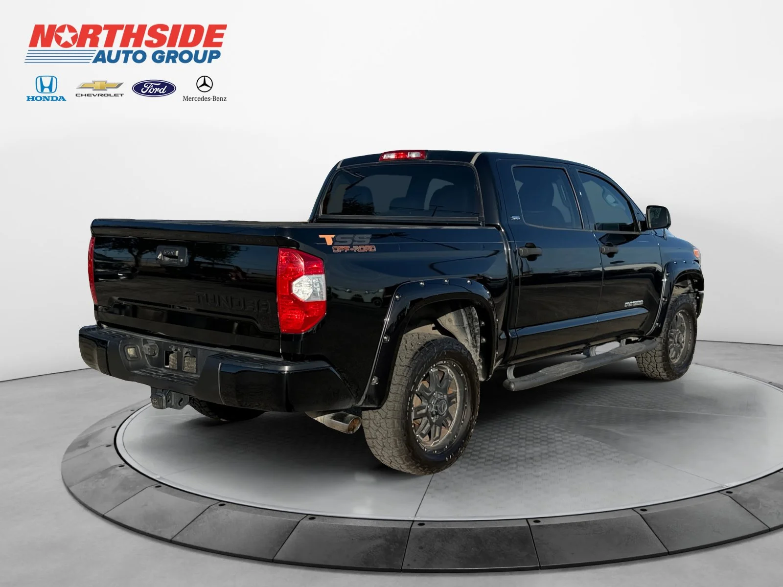 Used 2016 Black Toyota SR5 image 7
