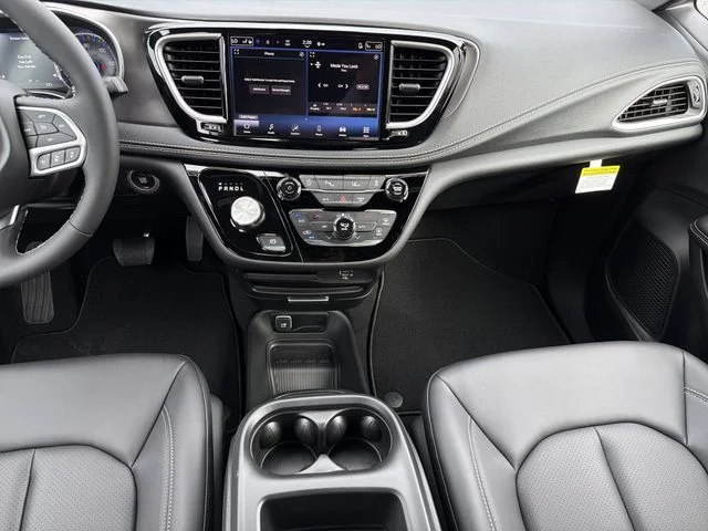 New 2026 Diamond Black Crystal Pearl-Coat Exterior Paint Chrysler Select image 14