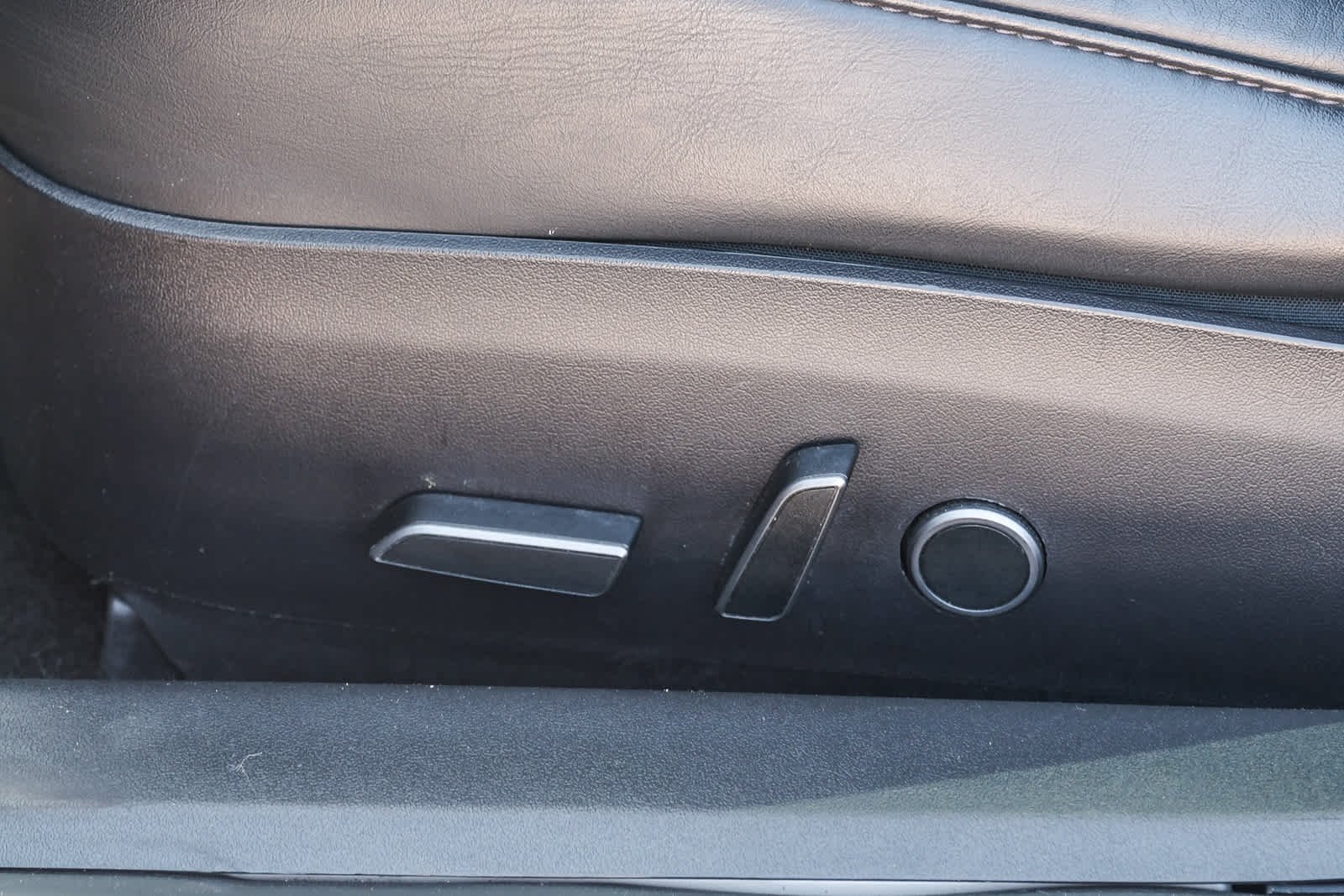 Used 2022  Tesla  image 22