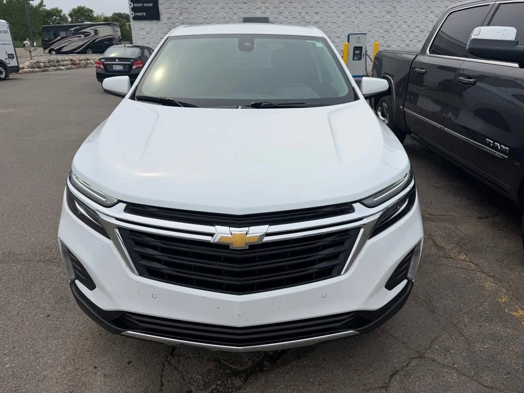 Used 2024 Summit White Chevrolet LT image 2