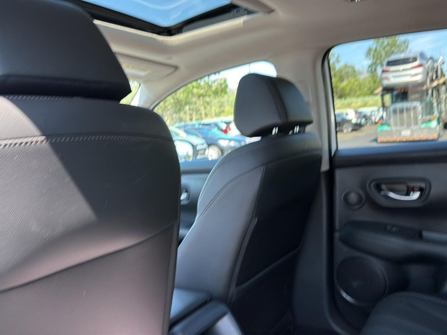 Used 2025 Platinum White Pearl Honda EX-L image 9