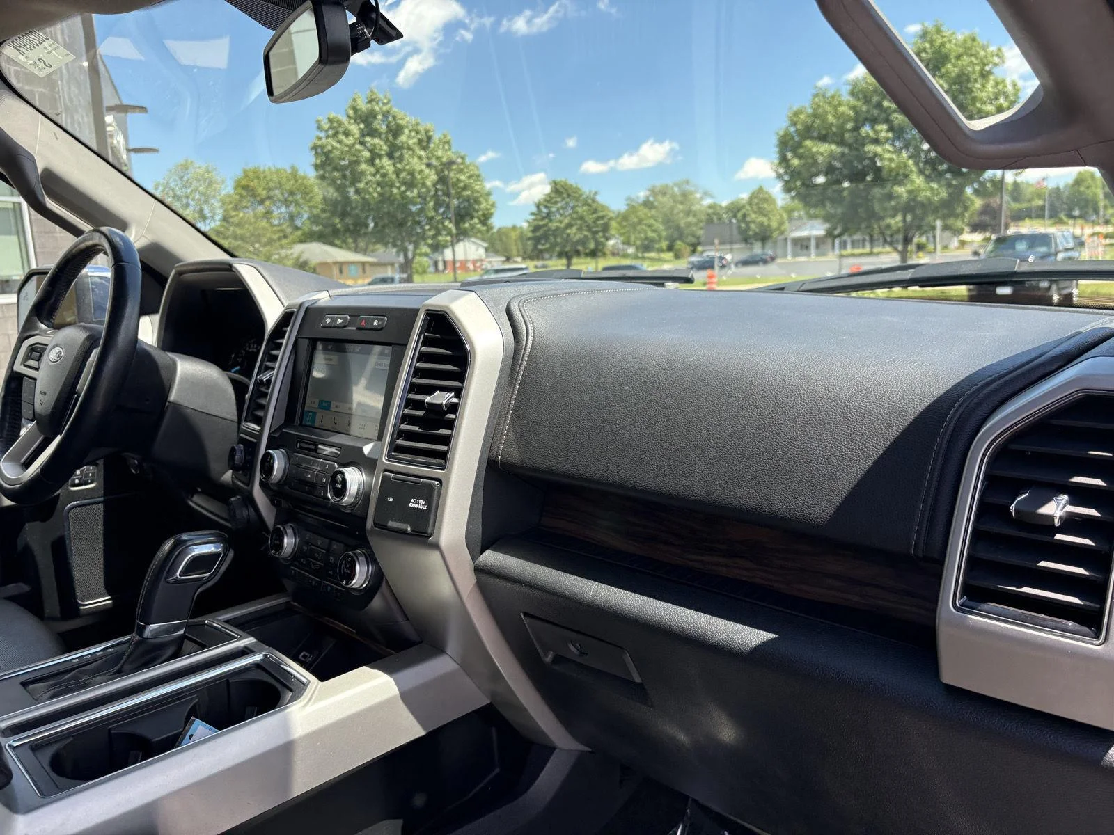 Used 2018 Magnetic Ford LARIAT image 22