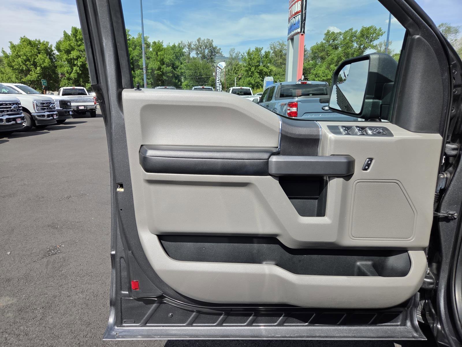 Used 2015  Ford  image 12