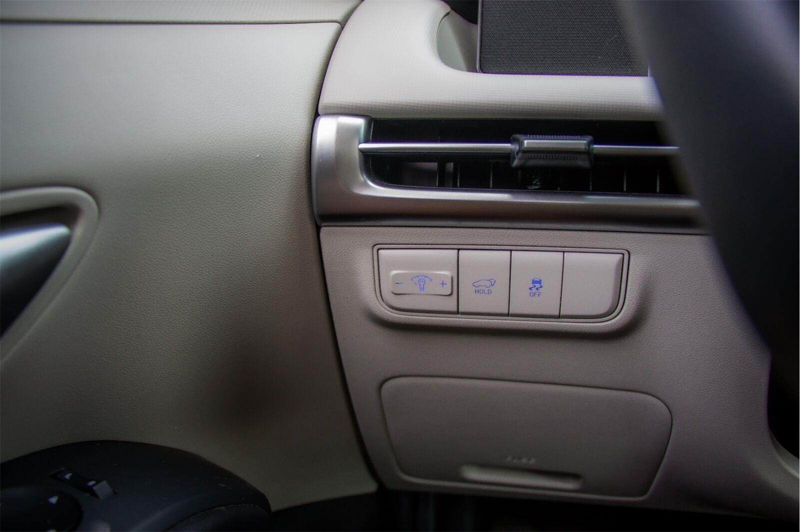 Used 2025 Serenity White Pearl Hyundai SEL image 17