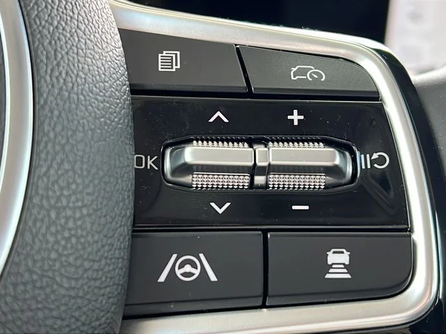 Used 2025 Black Kia S image 26