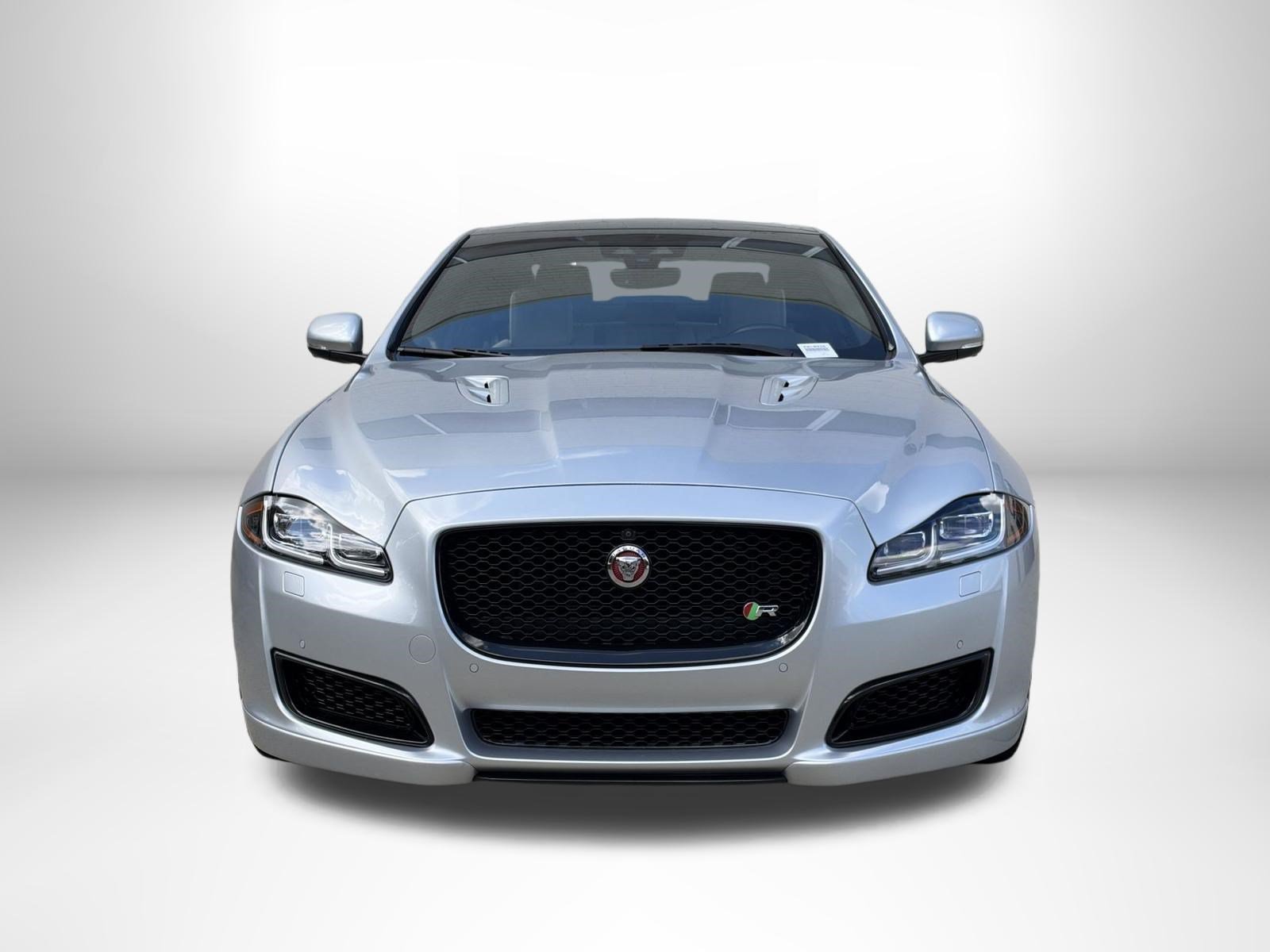 Used 2019 Silver Jaguar 575 image 8