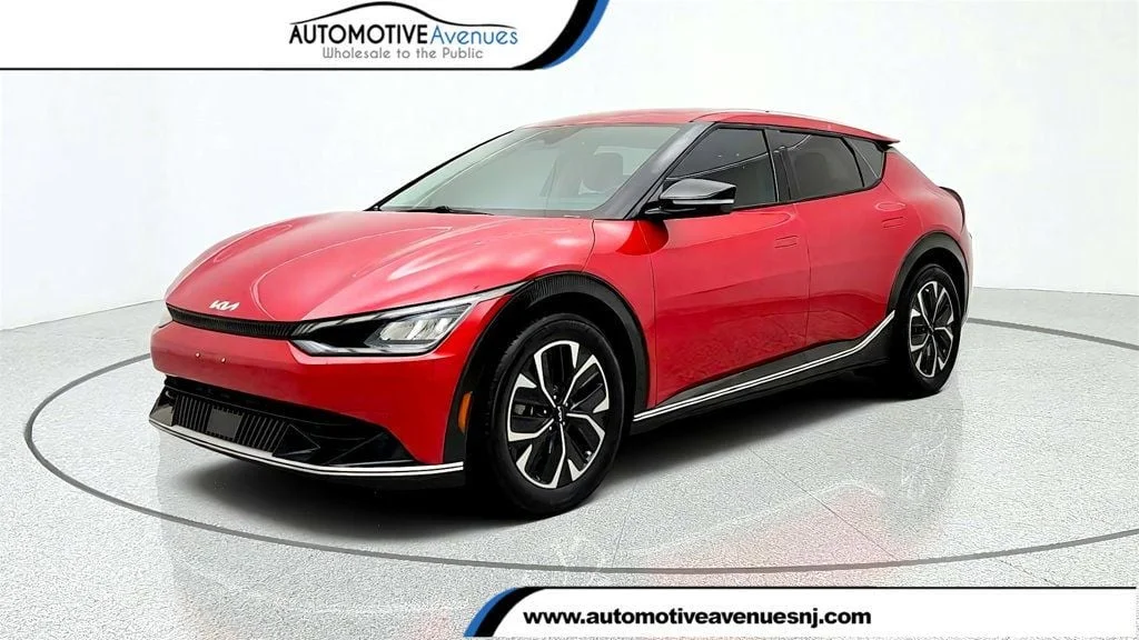 Used 2022 Runway Red Kia Wind RWD image 1