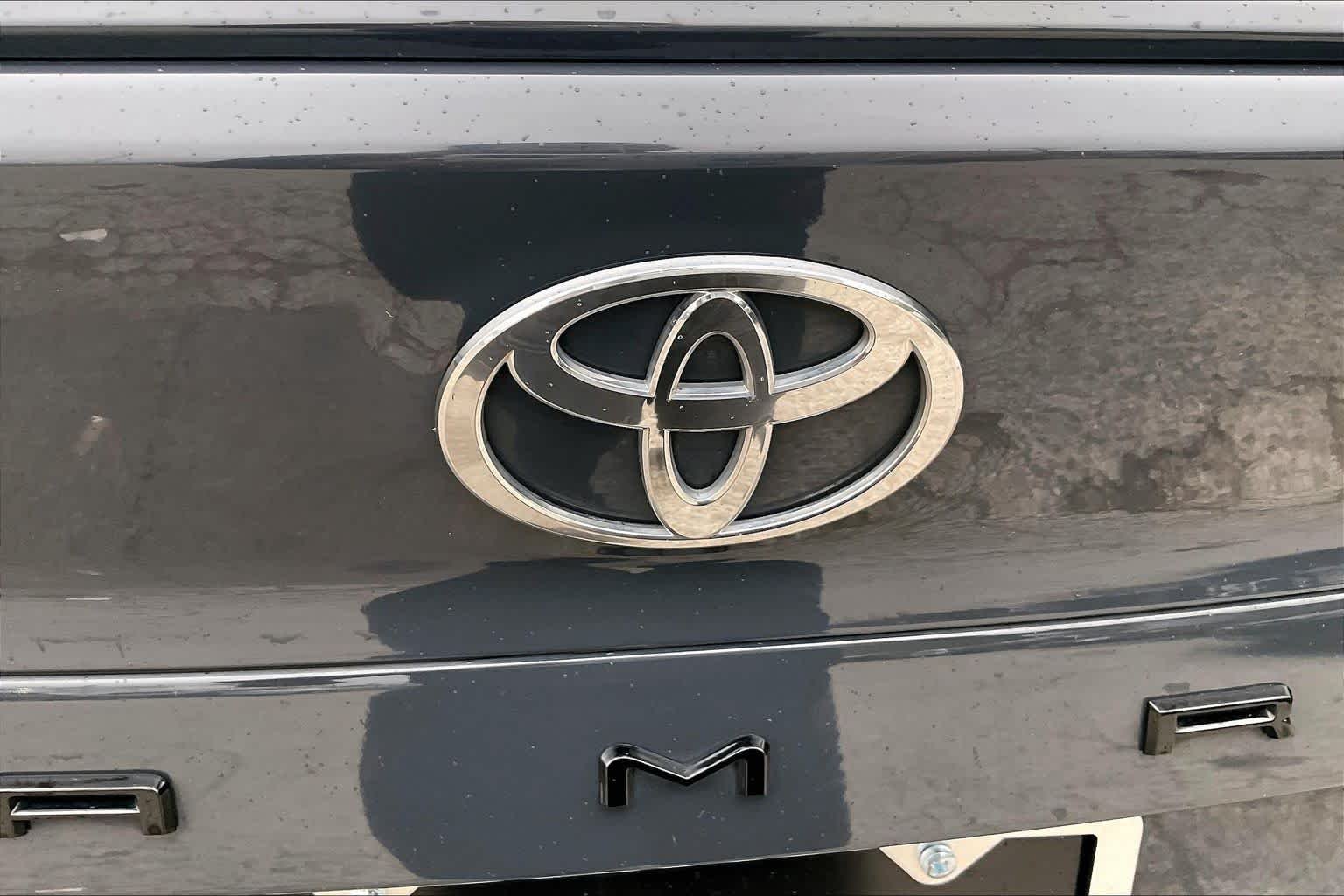 Used 2025 Underground Toyota SE image 30