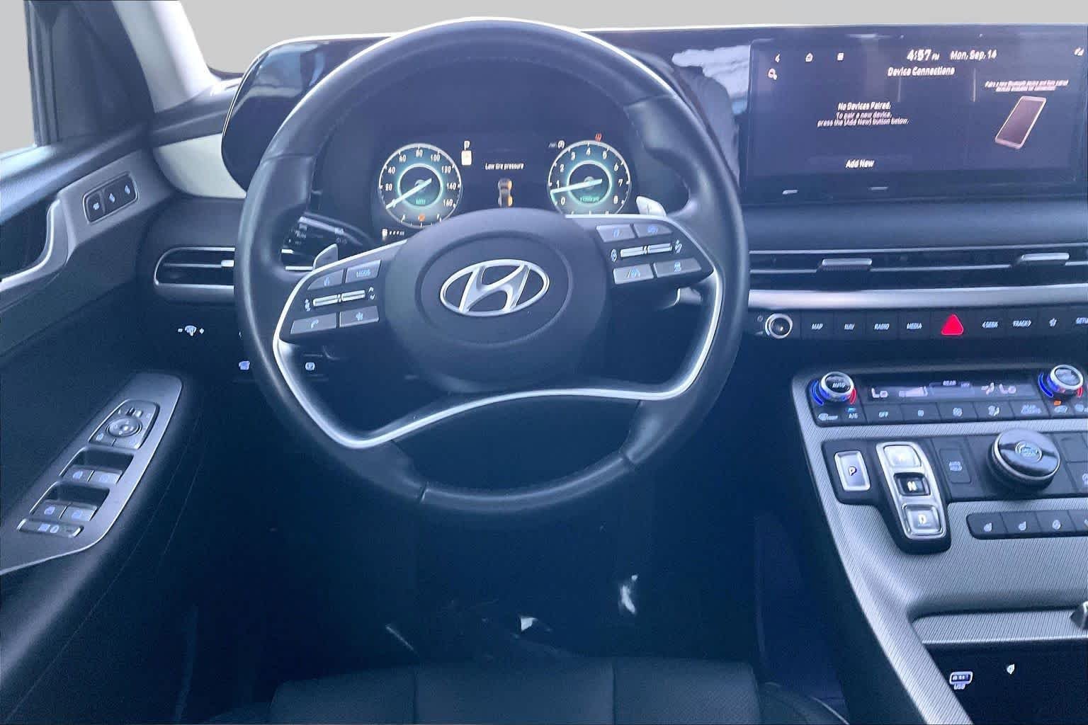 Used 2024 Moonlight Cloud Hyundai SEL 8P image 6