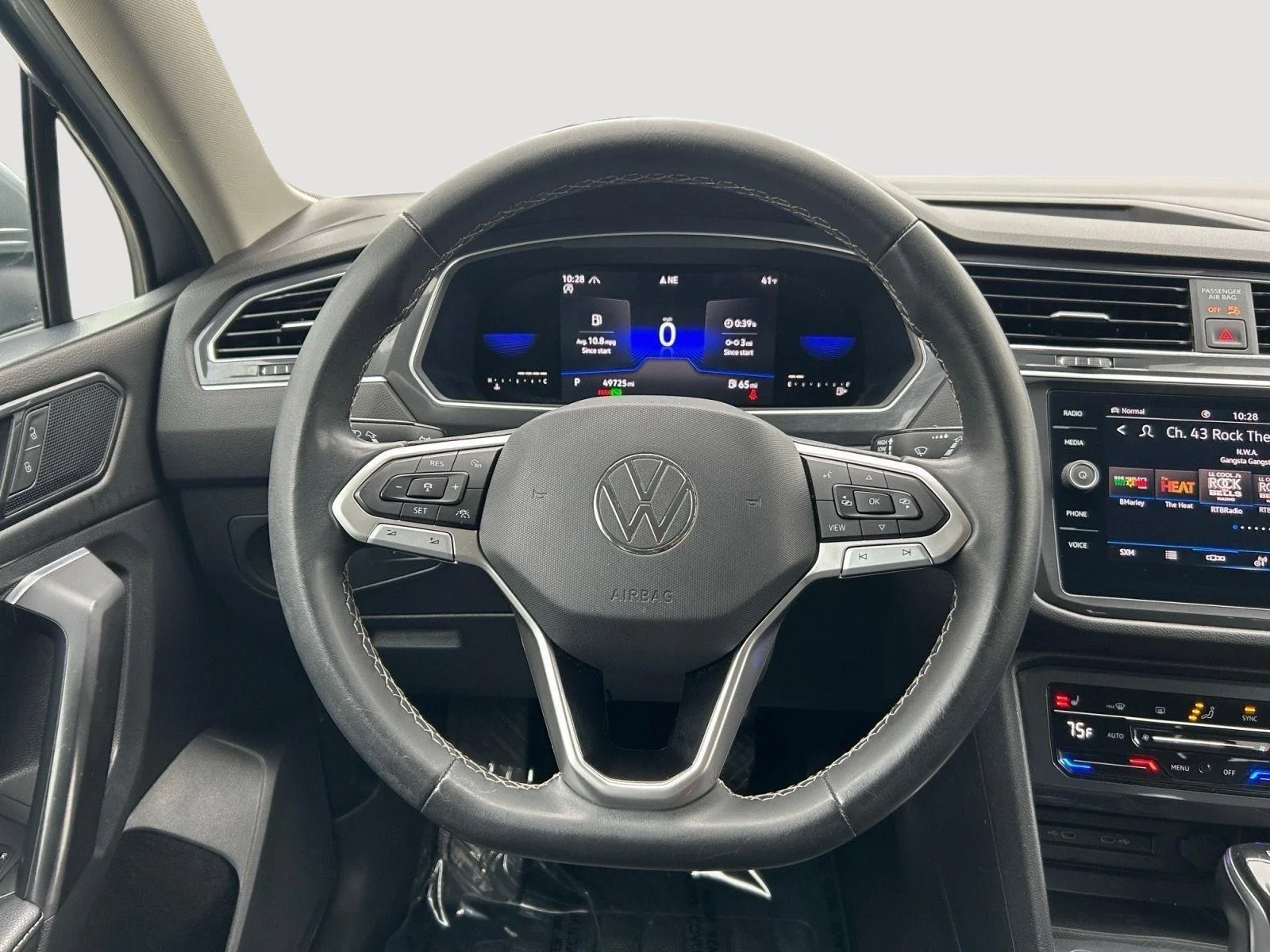 Certified Used 2022 SILVER Volkswagen SE image 13