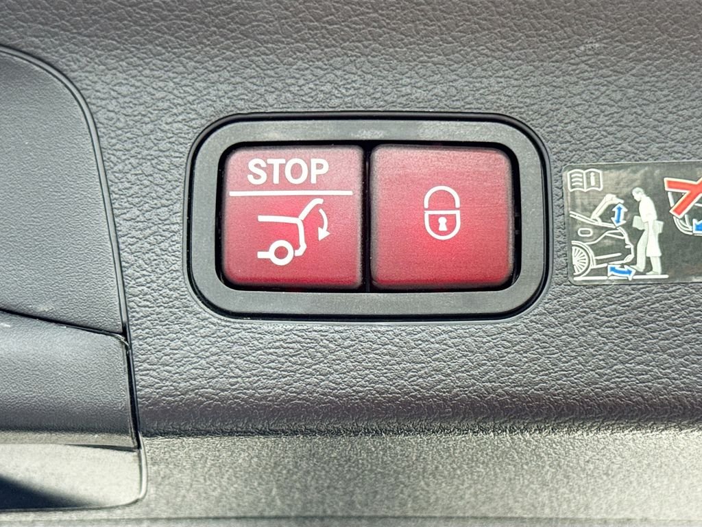 Used 2025  Mercedes-Benz GLS 450 image 39